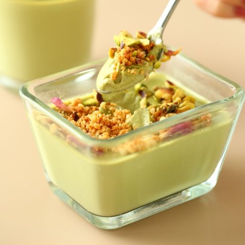 開心果奶凍伴海鹽牛油酥粒